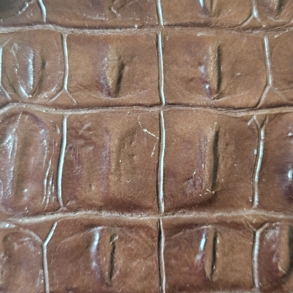 La Mode Faux Alligator Print Handbag - Picture 3 of 14